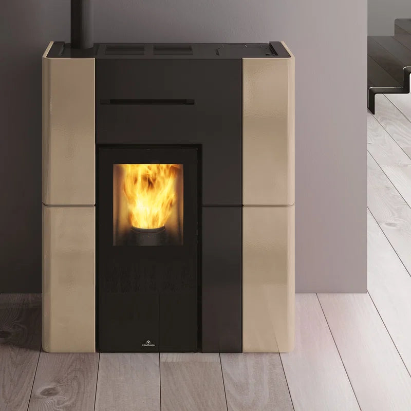 Estufa de pellets hidrónica Edilkamin Blade H 15 Evo, revestimiento de cerámica beige